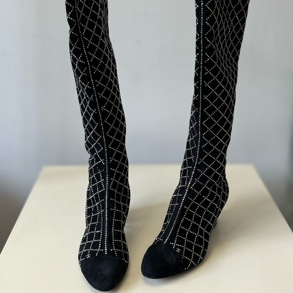 CHANEL 2019 Black Suede High Boots Size 37 - Picture 7 of 16
